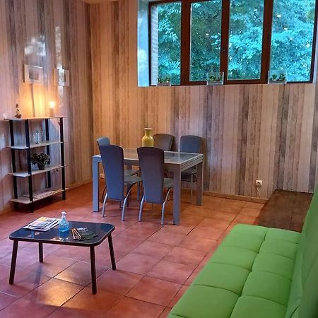 Suite Dans Le Jardin Du Chateau Agonges Экстерьер фото