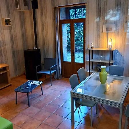 Suite Dans Le Jardin Du Chateau Agonges Экстерьер фото