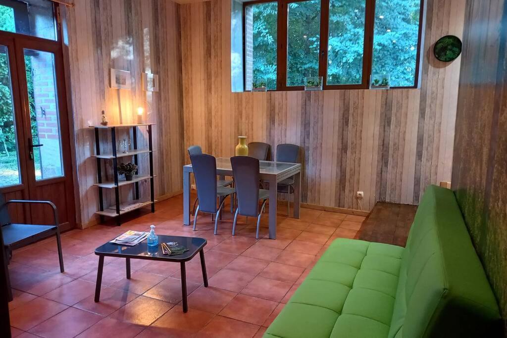 Suite Dans Le Jardin Du Chateau Agonges Экстерьер фото