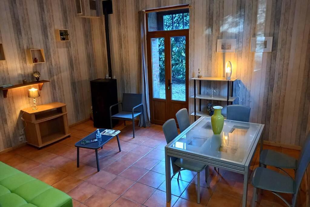 Suite Dans Le Jardin Du Chateau Agonges Экстерьер фото