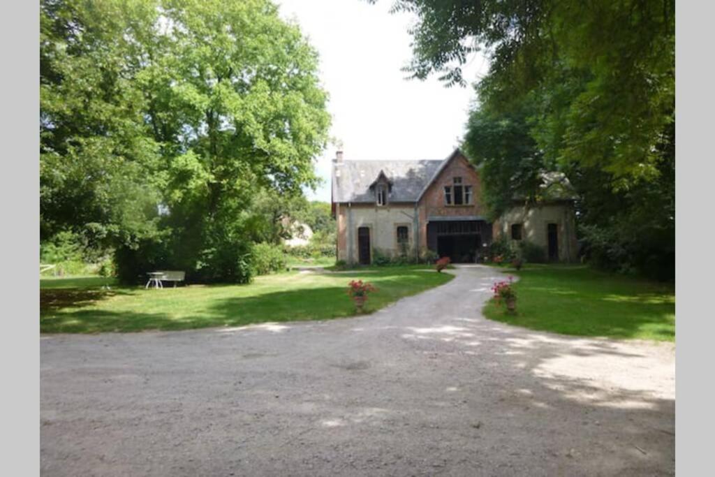 Suite Dans Le Jardin Du Chateau Agonges Экстерьер фото